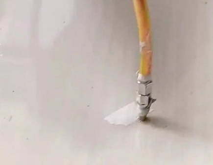 广德瓷砖空鼓维修公司专业解答在瓷砖铺贴过程中，如果使用的砂料过粗（如全部使用了粗砂），可能会导致以下问题